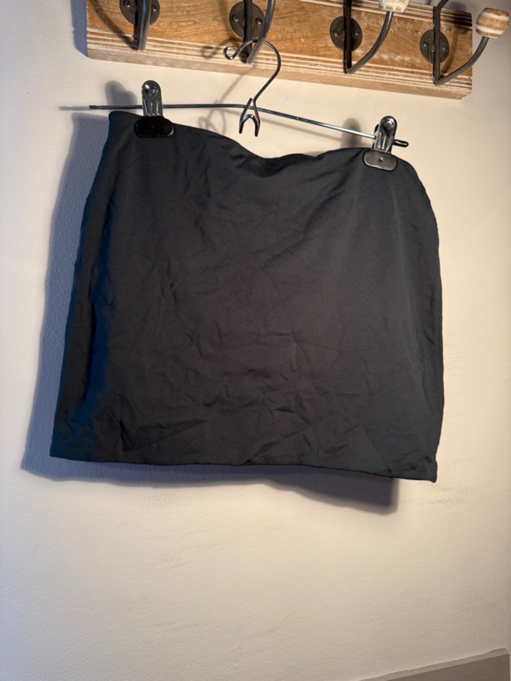 Classic Black Mini Skirt - Aritzia Contour